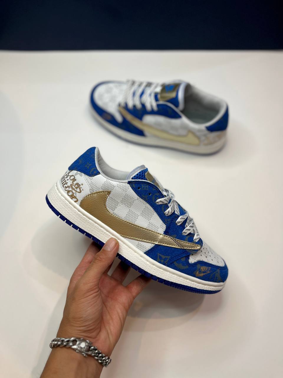 نایک تراویس لویی ویتون سفید آبی طلایی of