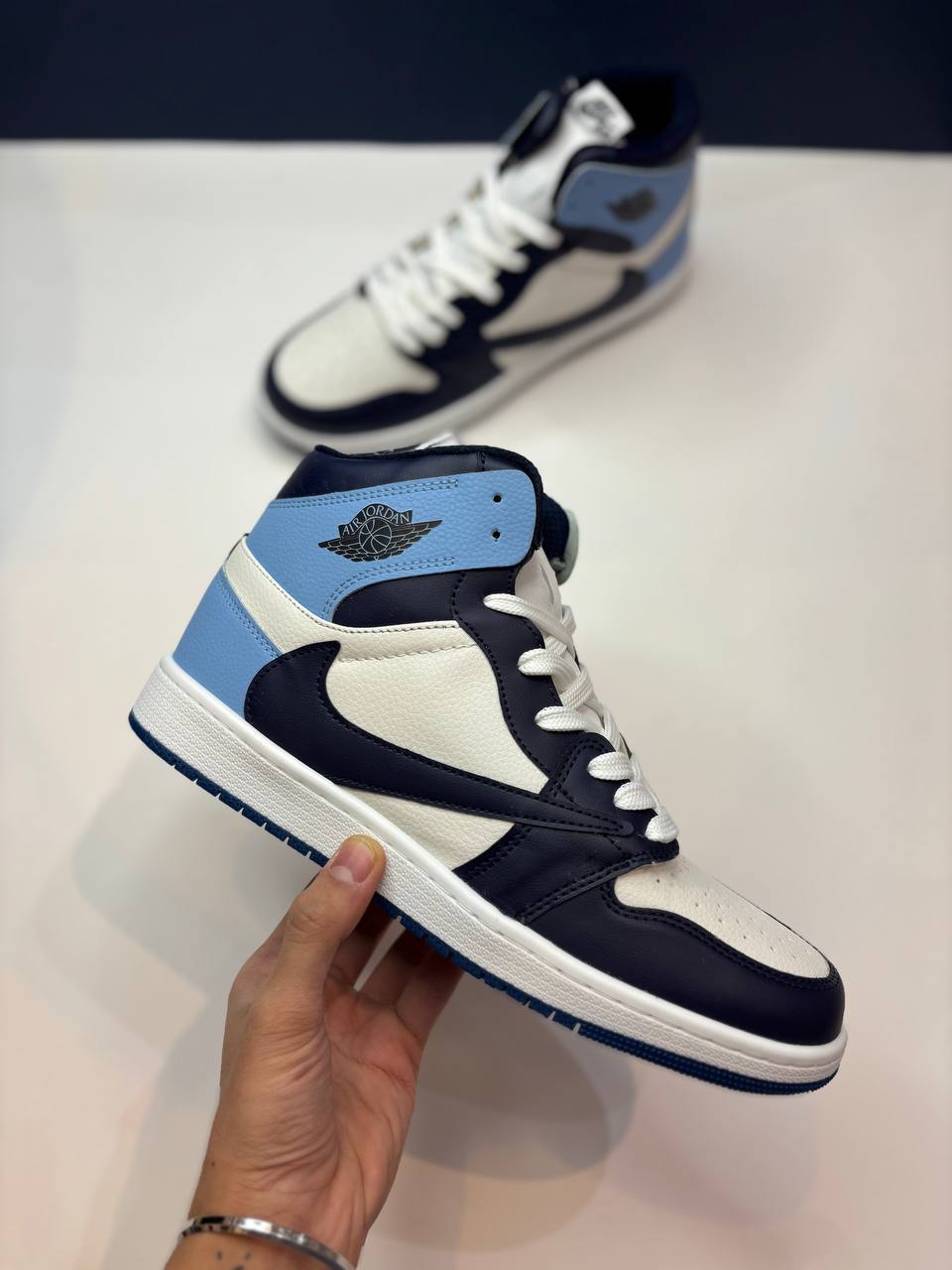 نایک تراویس سفید آبی سرمه ای ساقدار new