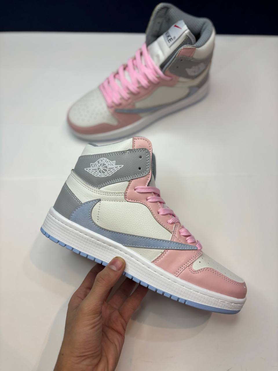 نایک تراویس سفید طوسی صورتی نایک آبی ساقدار پاپک