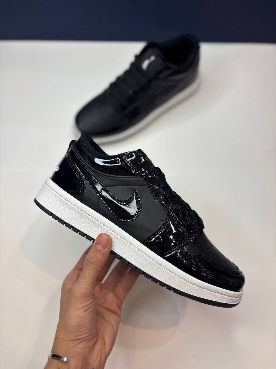 نایک ایرجردن مشکی سفید ورنی زنانه ۴۳