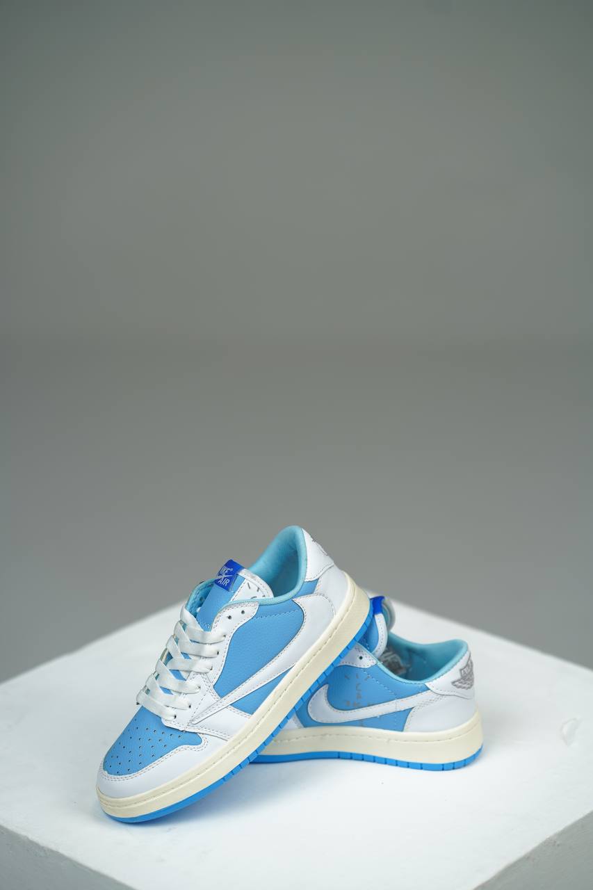 نایک تراویس آبی سفید