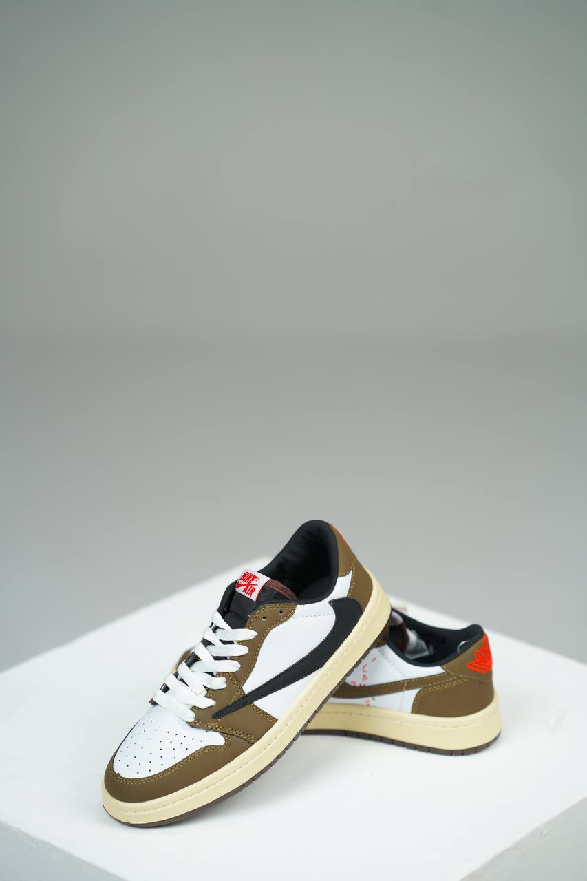 نایک تراویس قهوه ای سفید نایک مشکی