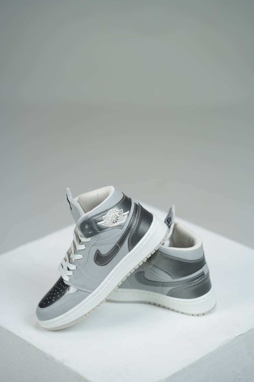 نایک ایرجردن ساقدار نقره ای طوسی سفید